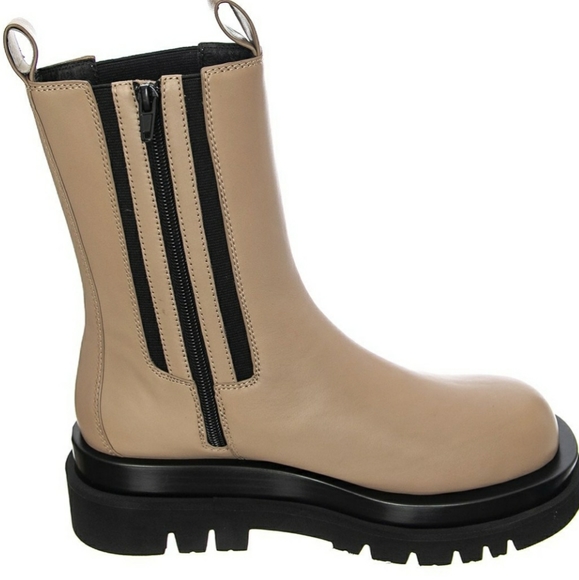 Jeffrey Campbell Shoes - Jeffrey Campbell Tanked Chelsea Boot size 9